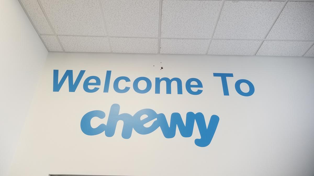 company Chewy Inc. hiring hundreds for fulfillment center
