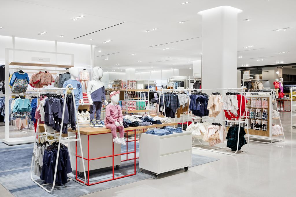 Douglas: New flagship store - investments in the store network