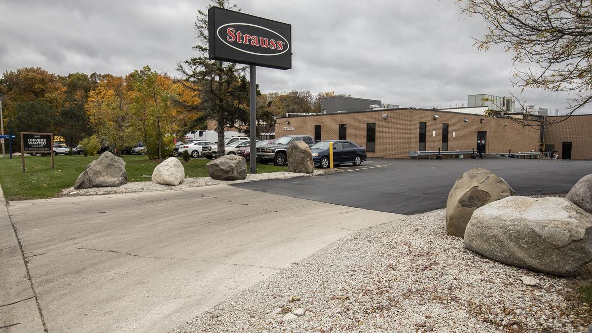 Strauss Brands to expand in Franklin instead of moving - Milwaukee Business Journal