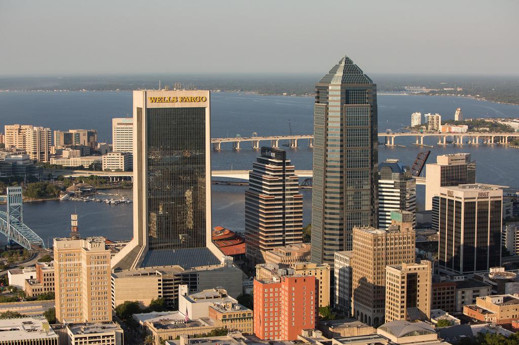 Investors show interest in downtown's Wells Fargo tower