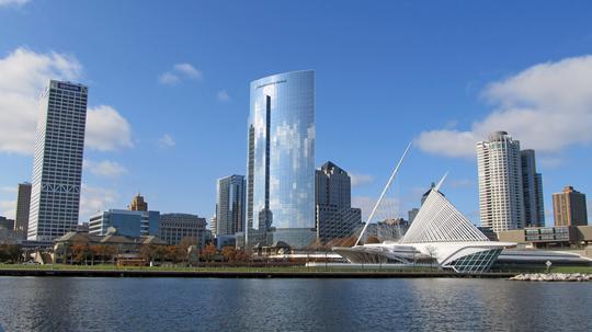 110519_Downtown Milwaukee skyline November 2019 Schuyler