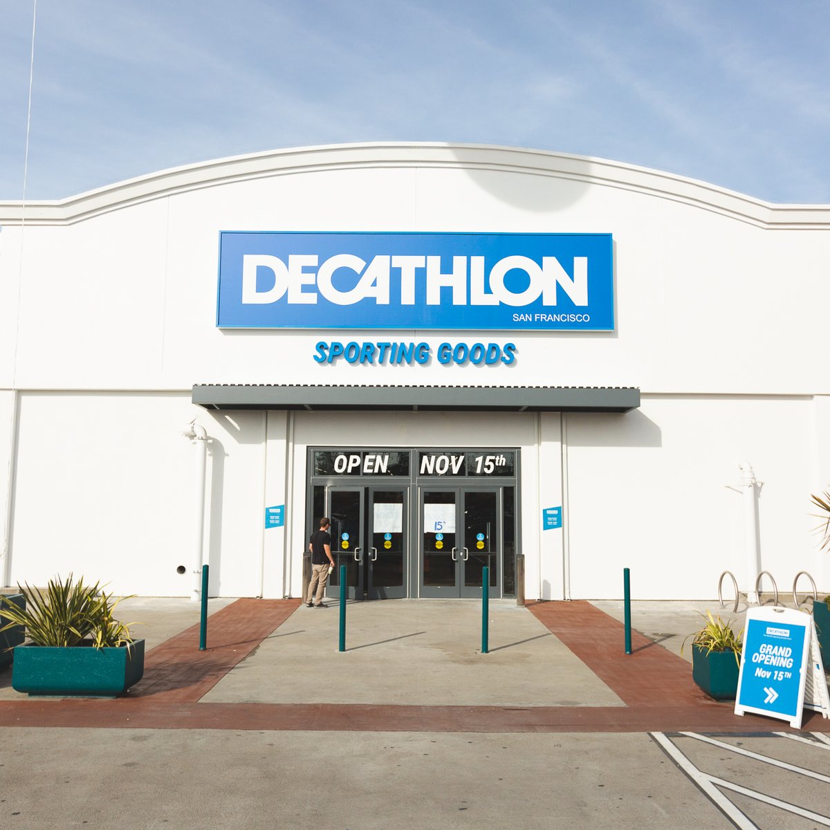 Apple owns the checkout at Decathlon's sporting goods store - RetailWire