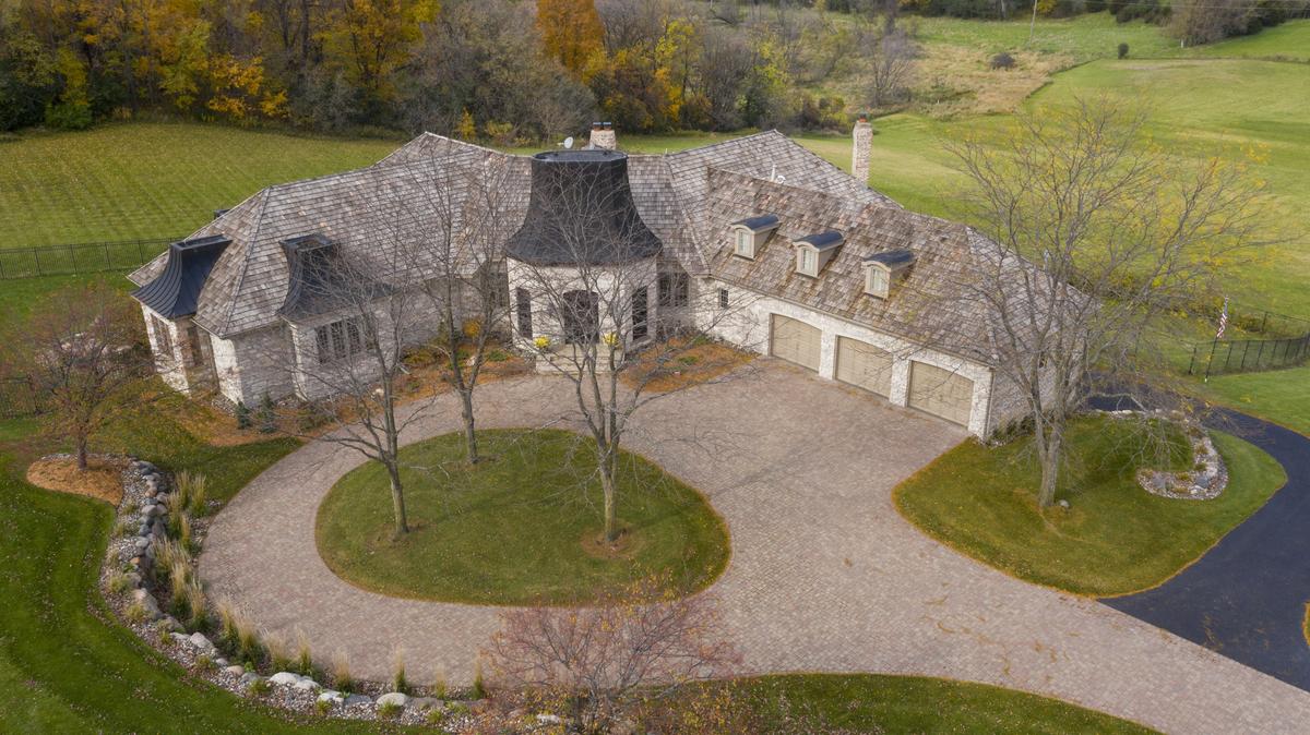 Dream Homes This 10acre home has a horse stable, safari