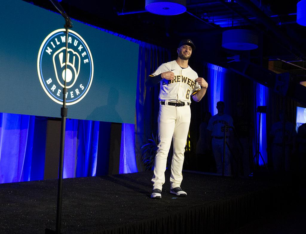 Milwaukee Brewers unveil new logo and uniforms for 50th