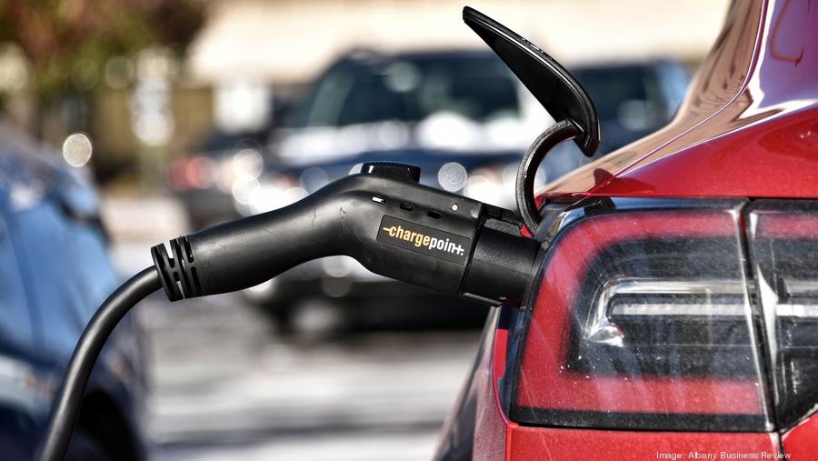 Pilot project will turn some KC streetlights into EV charging stations