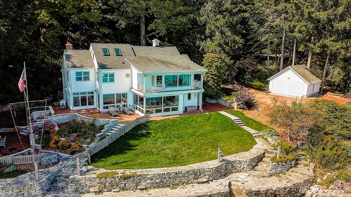 Fox Point home sells for 1.35M Milwaukee Business Journal