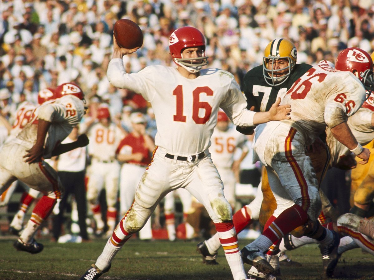 Photo of Chiefs QB Len Dawson Smoking Cigarette During Halftime of