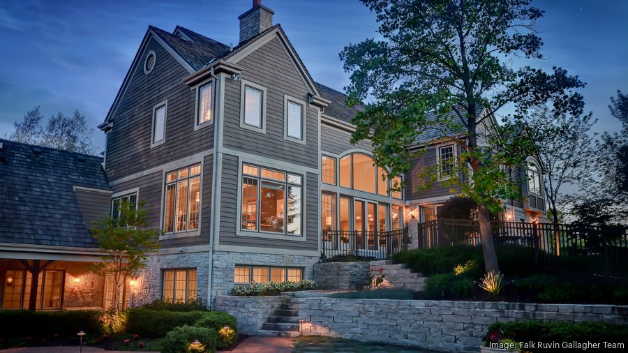 Mequon estate on 2.5 acres with swimming pool hits market at 1.95M