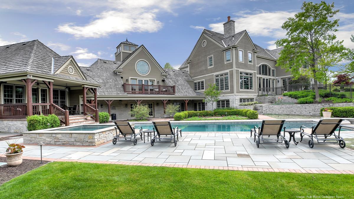 Mequon estate on 2.5 acres with swimming pool hits market at 1.95M