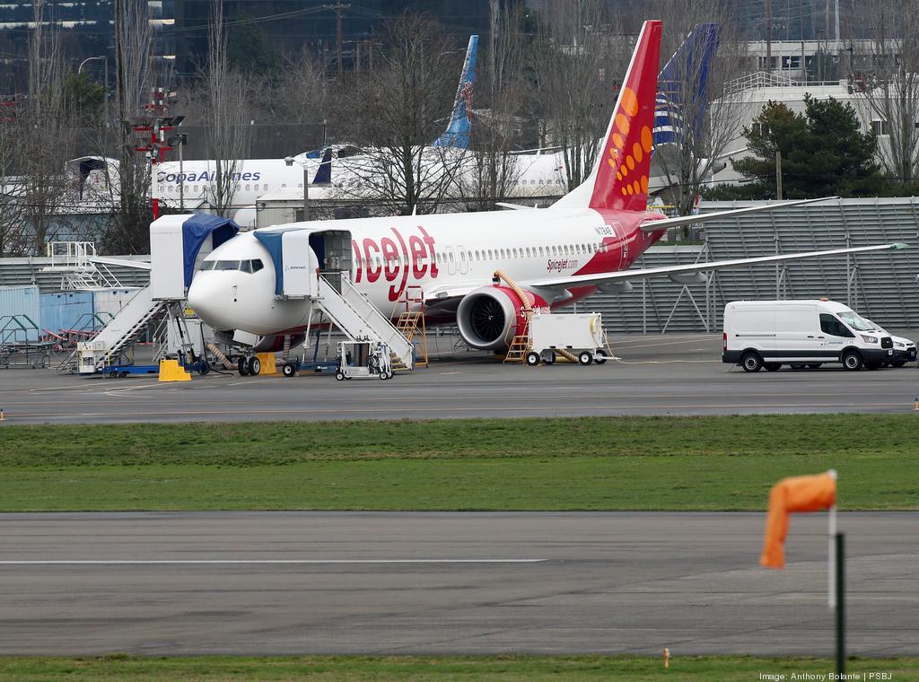 boeing-737-parked-renton-04.jpg
