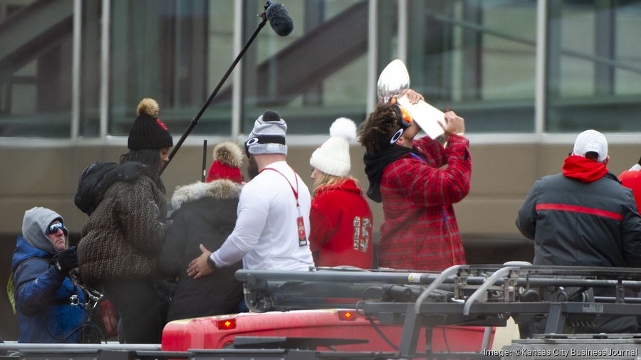 Chiefs debut premium suite called The Huddle at Arrowhead Stadium - Kansas  City Business Journal