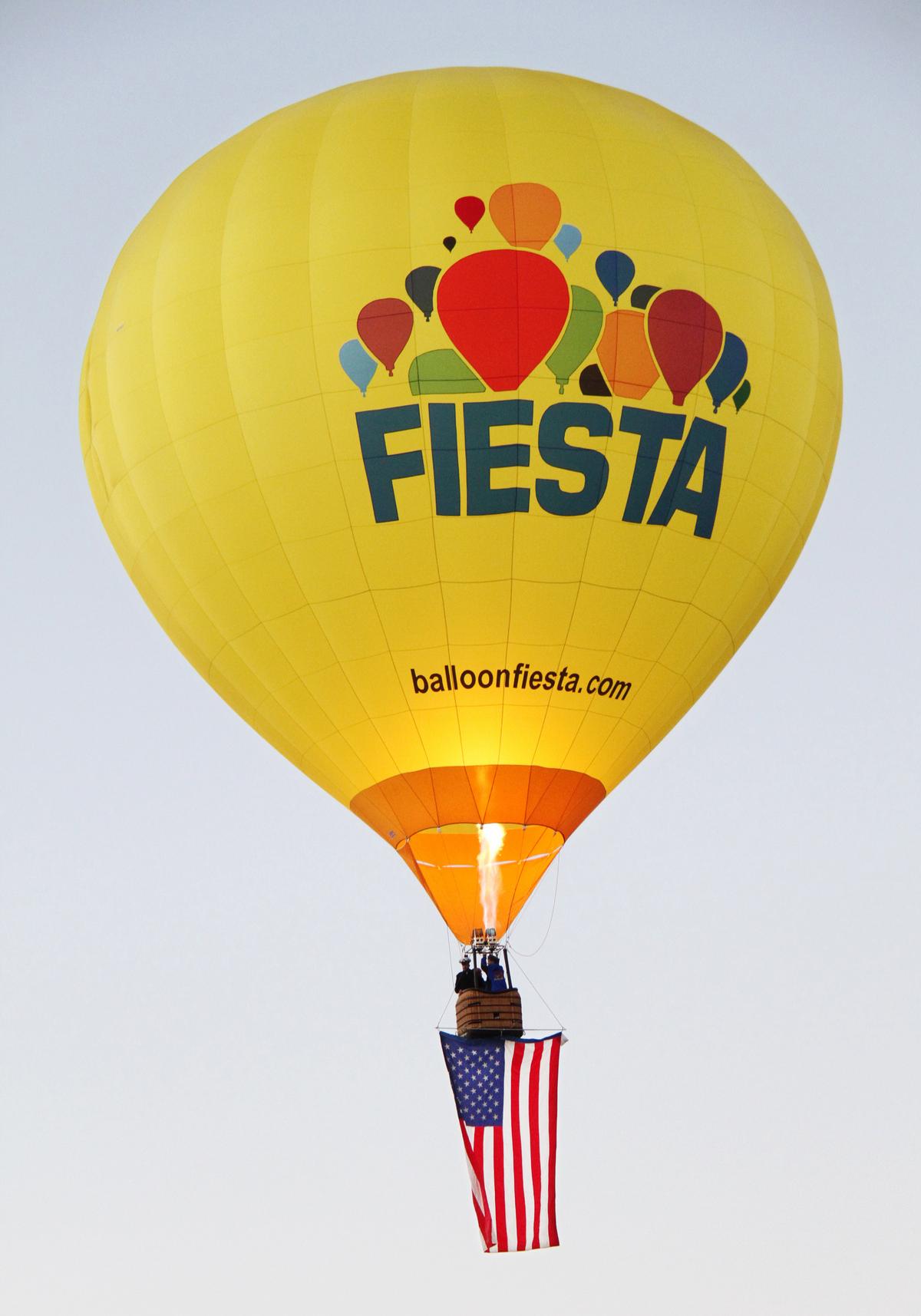 Photos from the 2013 Albuquerque International Balloon Fiesta slideshow ...