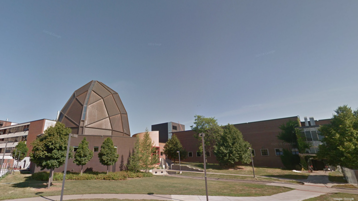 University of Minnesota Duluth is negotiating the sale of 103.3 KUMD to