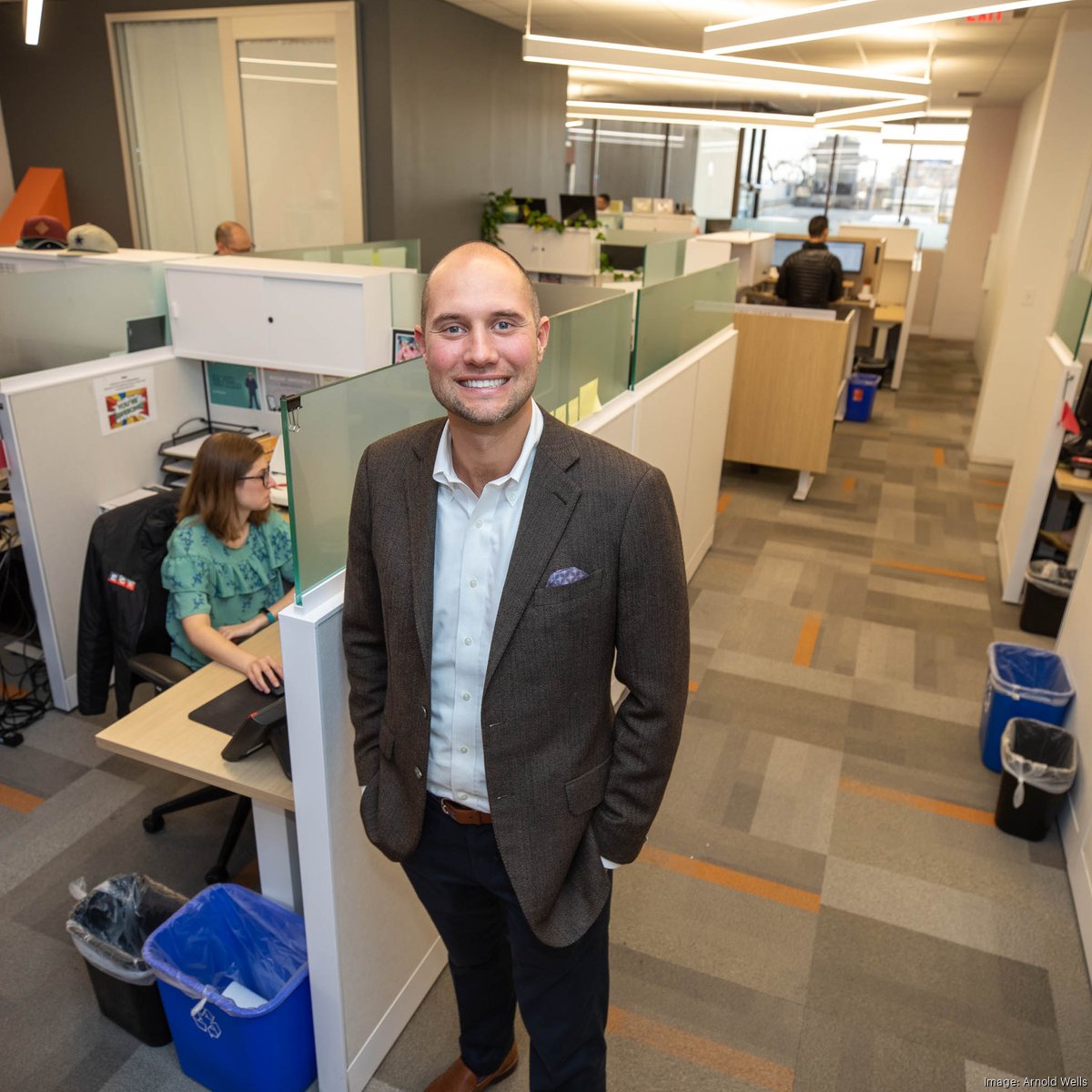 New members approved, including photographer and counselor, image size:1200x1200