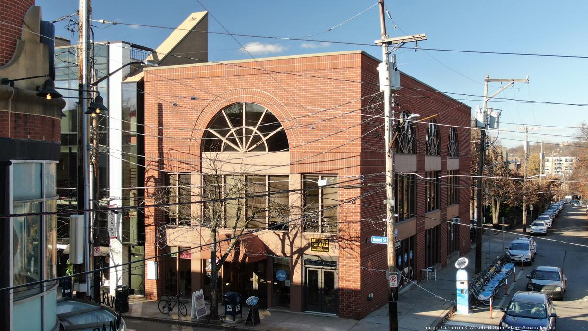 The Walnut Mall awning on Walnut Street in the Shadyside neighborhood of  Pittsburgh, Pennsylvania, USA Stock Photo - Alamy