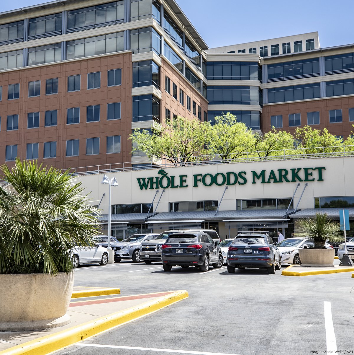 Number of Whole Foods Market locations in the USA in 2023