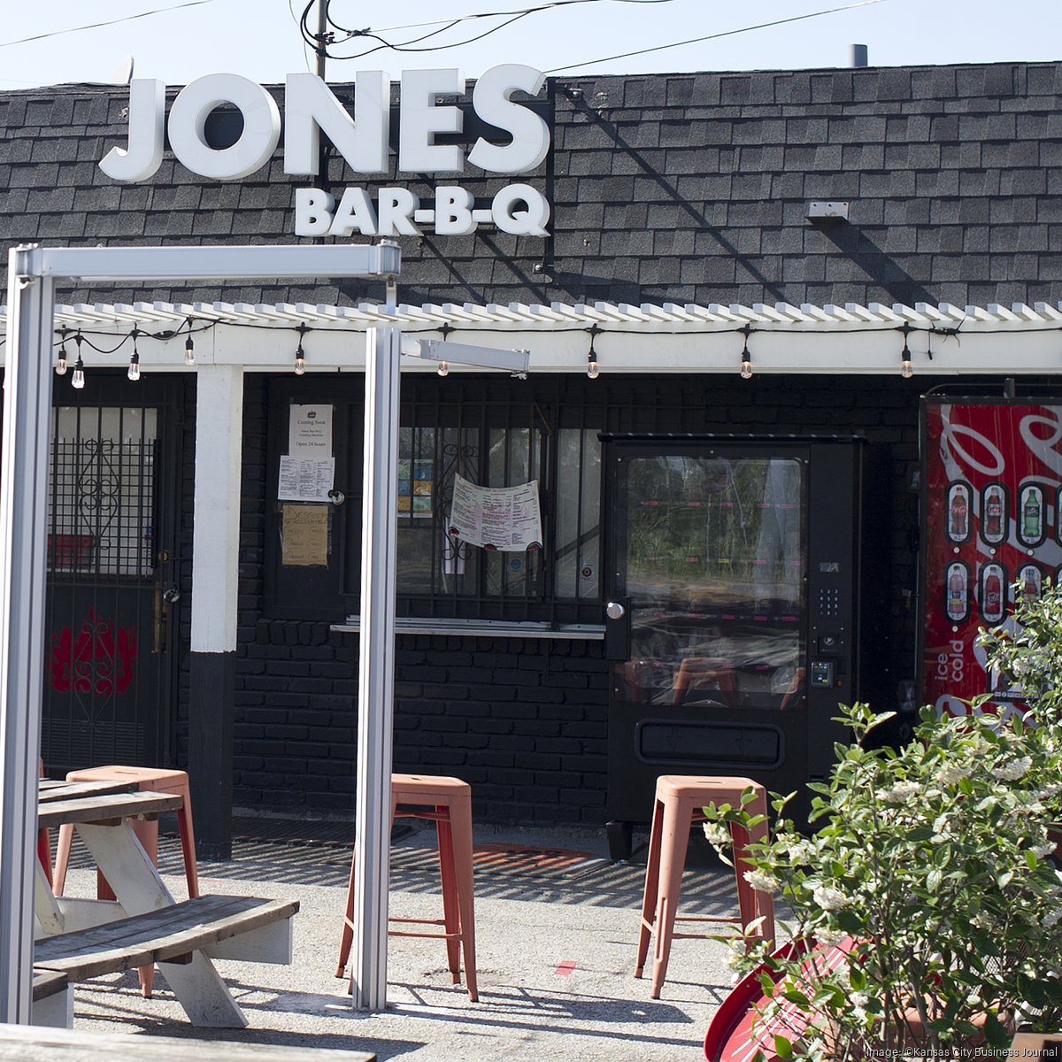 Jones bar 2024 b que