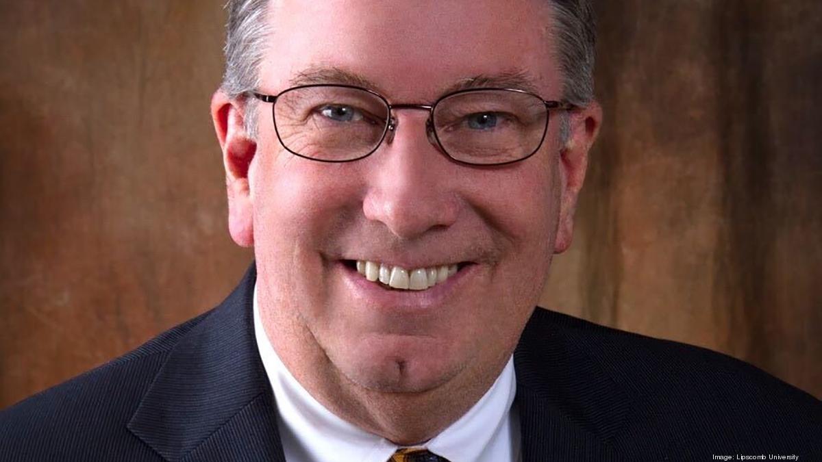 Randolph Lowry to step down as president of University