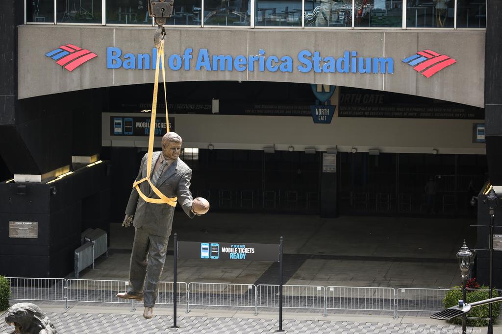 Jerry Richardson statue removed