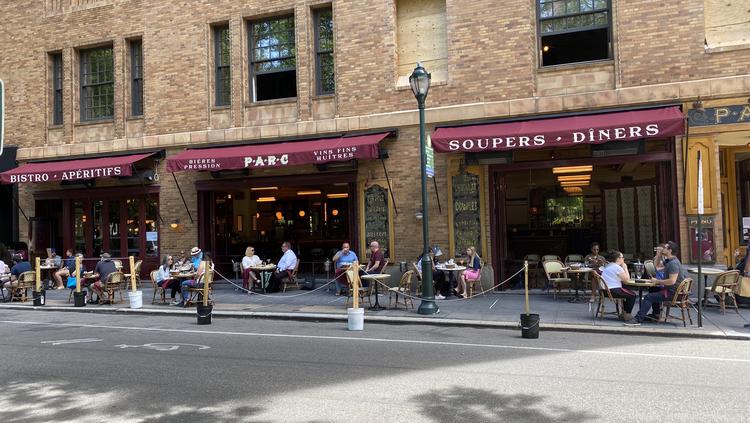 Outdoor diners at Parc in Rittenhouse.