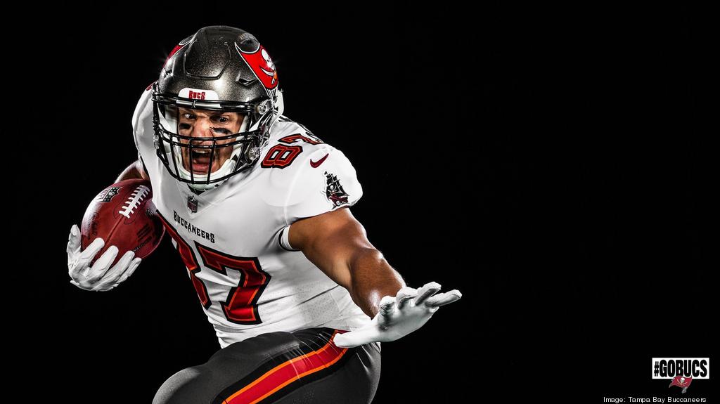 Bucs release photos of Gronkowski in uniform - Bucs Nation