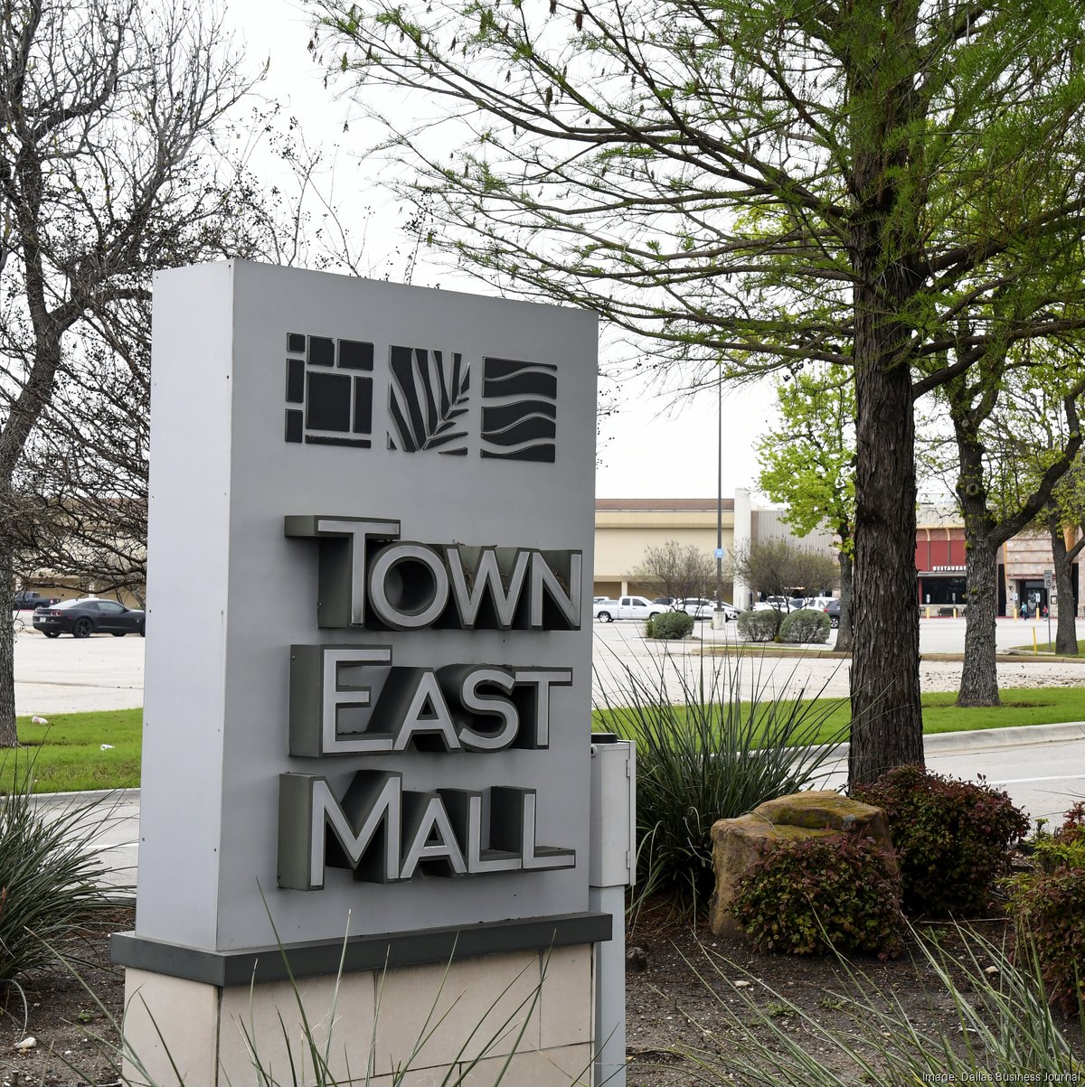 High performing mall, The Parks at Arlington, gains new owners