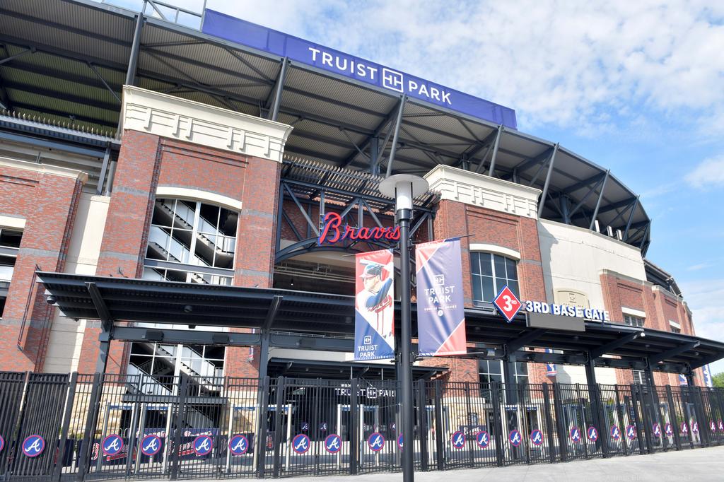 Los Angeles media disses Atlanta Braves' mixed-use The Battery