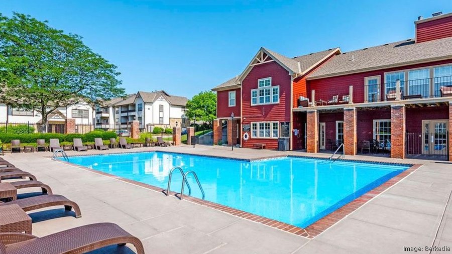 Landmark Realty acquires KC's Coach House apartments from Harbor Group