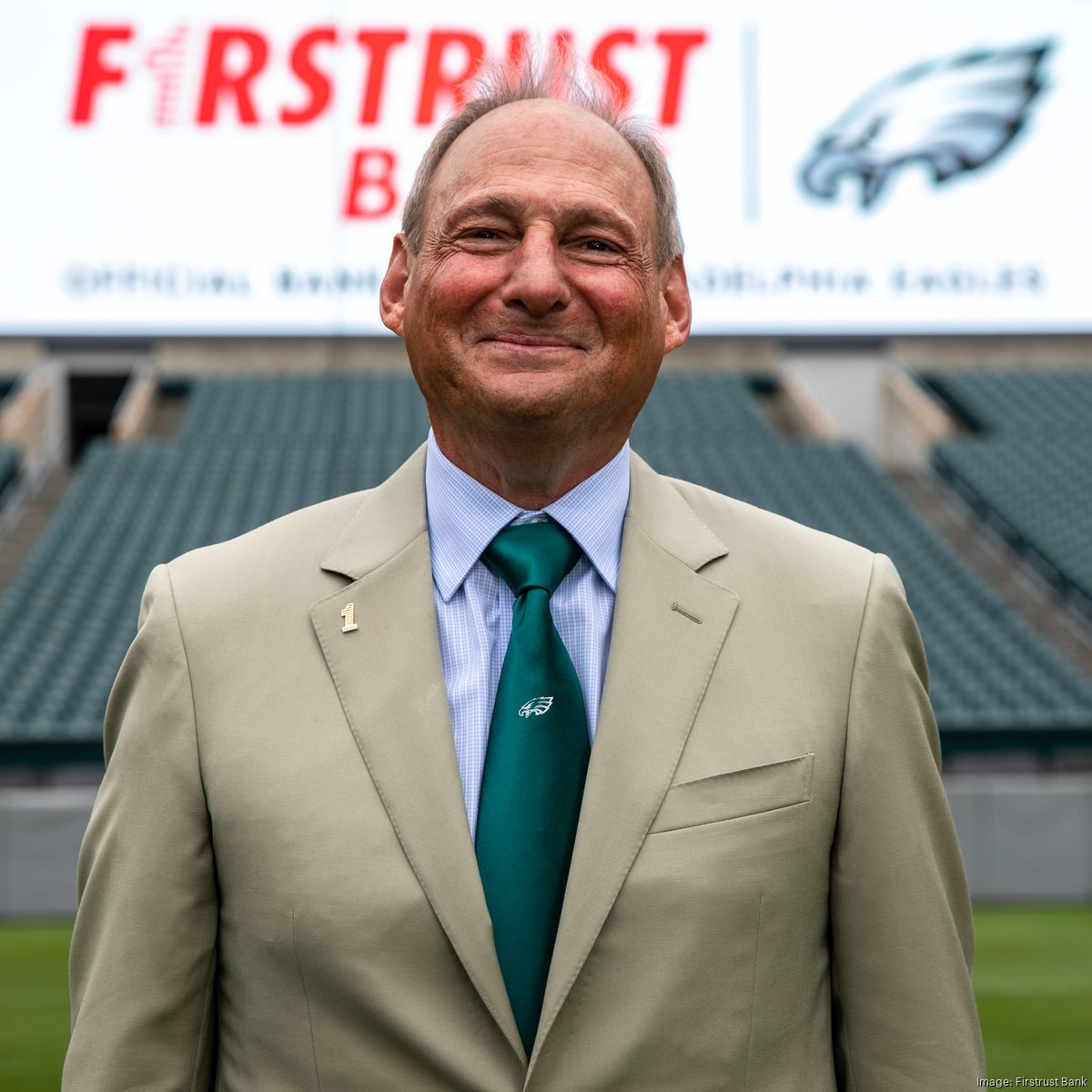 Louie DiBiase on X: There. It. Is. Jeffery Lurie announces in 2023 the # Eagles will bring back Kelly green jerseys!  / X