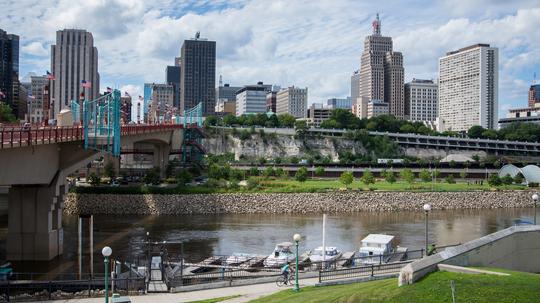 Skyline-MissRiver-Boats.jpg