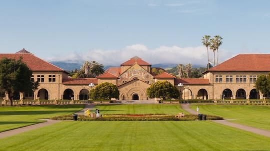 Stanford_Oval_May_2011_panorama