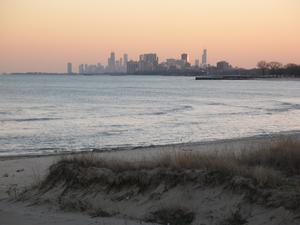 chicago_skyline_at_sunset_view_from_evanston