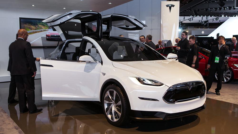 DC Inno - Elon Musk Delays Tesla Model X SUV Again