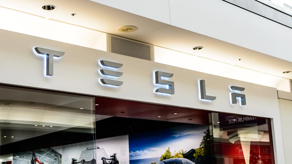 Tesla Sold Too Well, Should be Shut Say Car Dealers