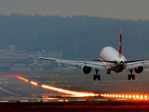 Landing_at_Zurich_International_Airport