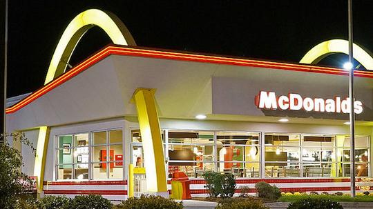 1024px-McDonalds_Golden_Arches