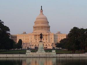 1024px-US_capitol_building_before_sunrise