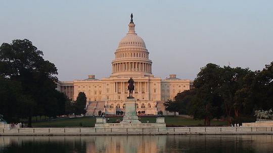 1024px-US_capitol_building_before_sunrise