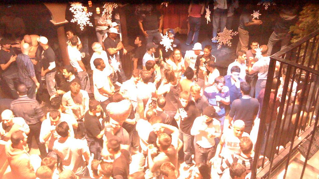 BostInno 'Akross' Gives RealTime Info on GirltoGuy Ratios & Crowd