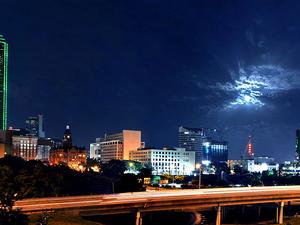 Dallas_Moon_(4831962770)