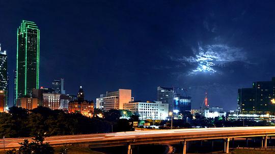 Dallas_Moon_(4831962770)