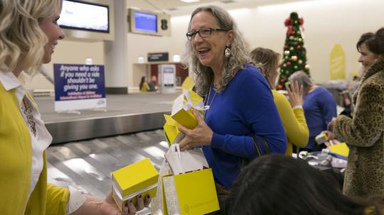 Kendra Scott airport surprise