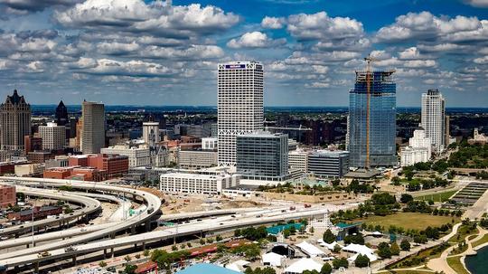 Photo courtesy CC0 Creative Commons_Milwaukee Skyline