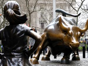 'Fearless Girl' statue face off Wall Street Bull in New York