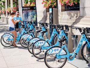 Michigan Avenue, Divvy Bike Share Program, system rental bicycles.