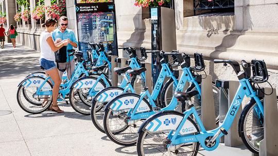 Michigan Avenue, Divvy Bike Share Program, system rental bicycles.