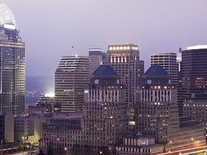 USA, Ohio, Cincinnati skyline at dawn