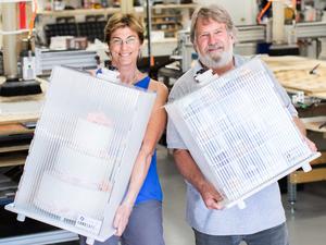 Closeup of Scott and Juli with cakesafes