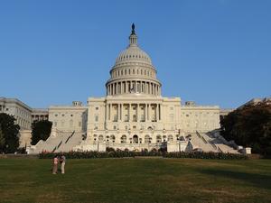 US_Capitol_during_government_shutdown_DC