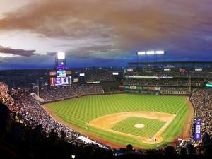 baseball-crowd-field